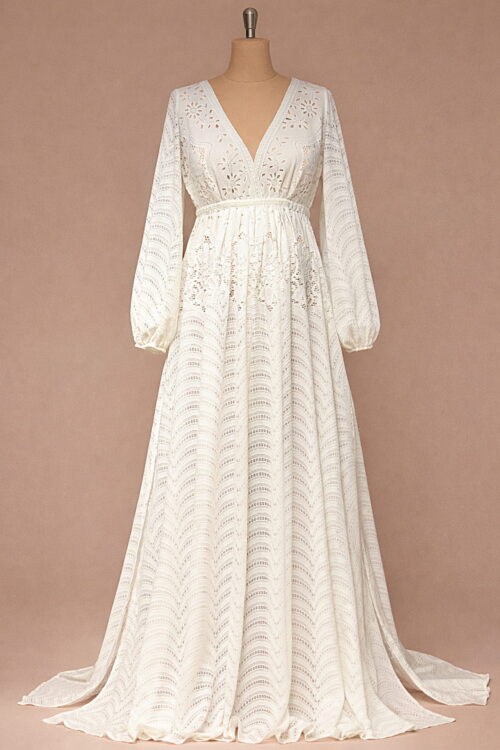 California boho in white ecru. Perfect dress for maternity sessions, portrait photography and studio shoots. A beautiful gown created especially for maternity photoshoots.
