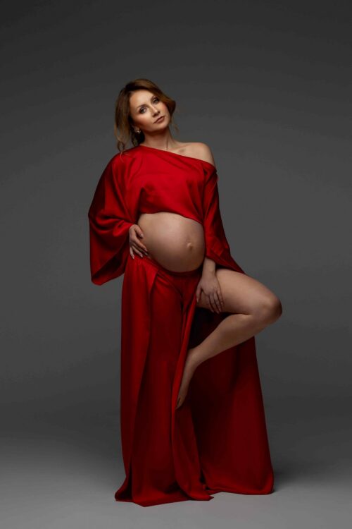 maternity outfit with oversized top and wide pants