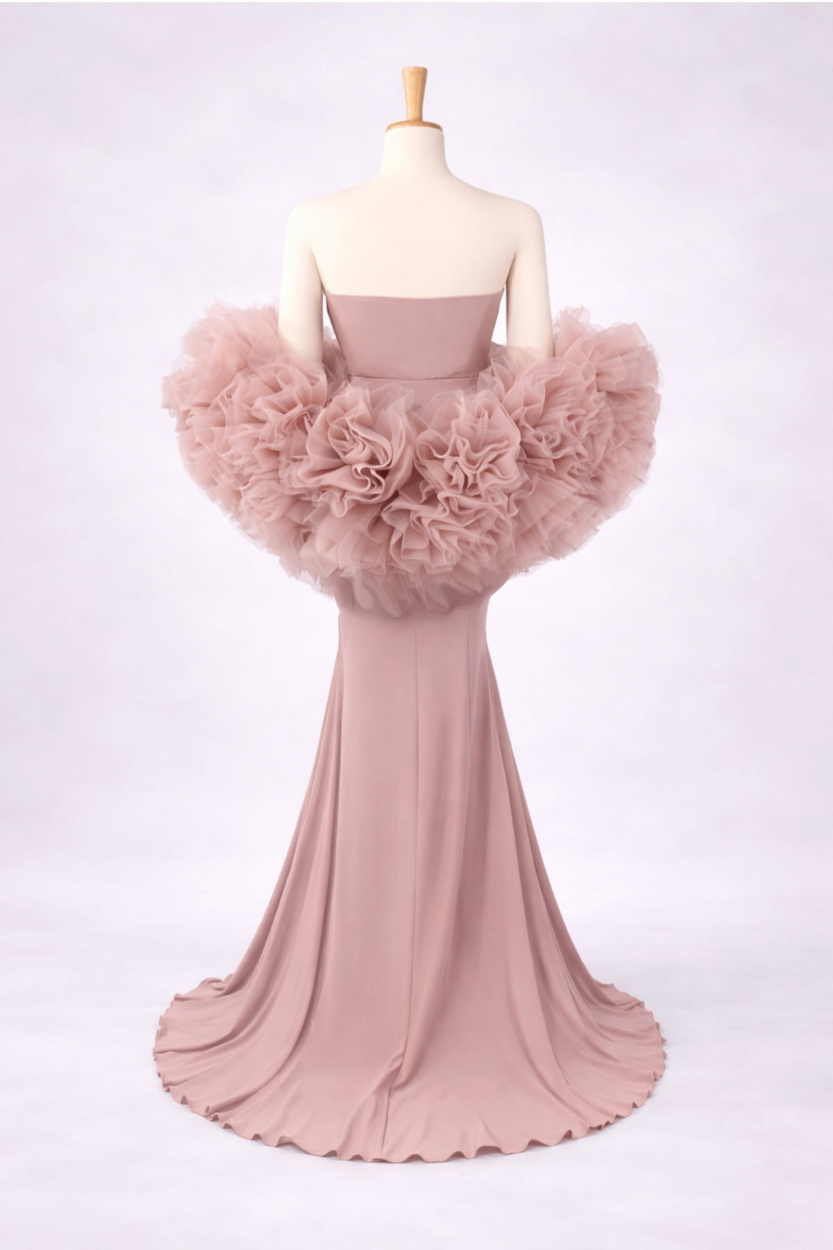 elegant pregnancy dress for outdoor photography