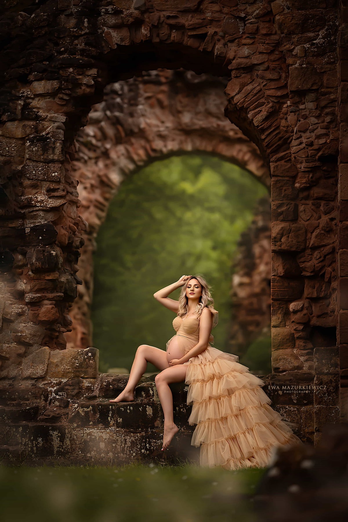 maternity photography outfit with flowing tulle skirt