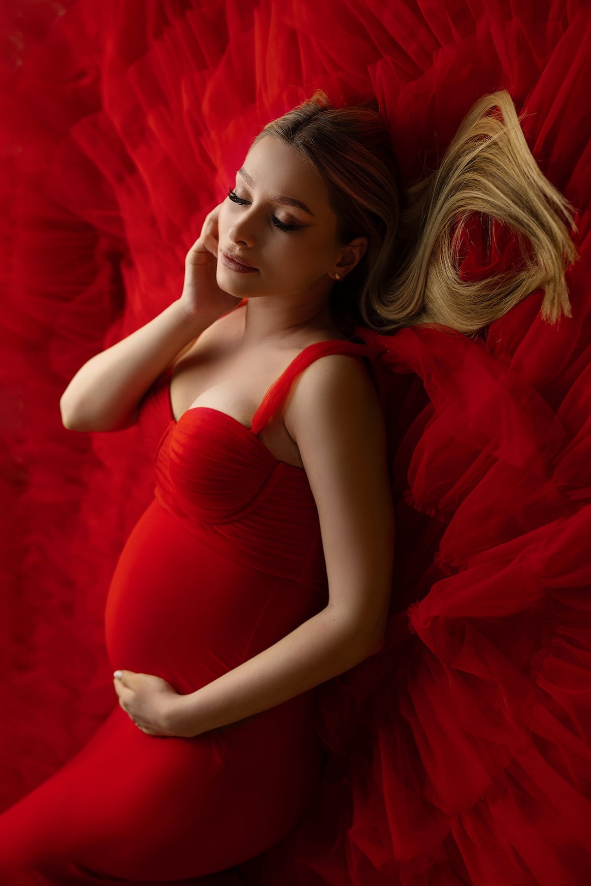 dramatic maternity photoshoot dress with ruffled tulle skirt