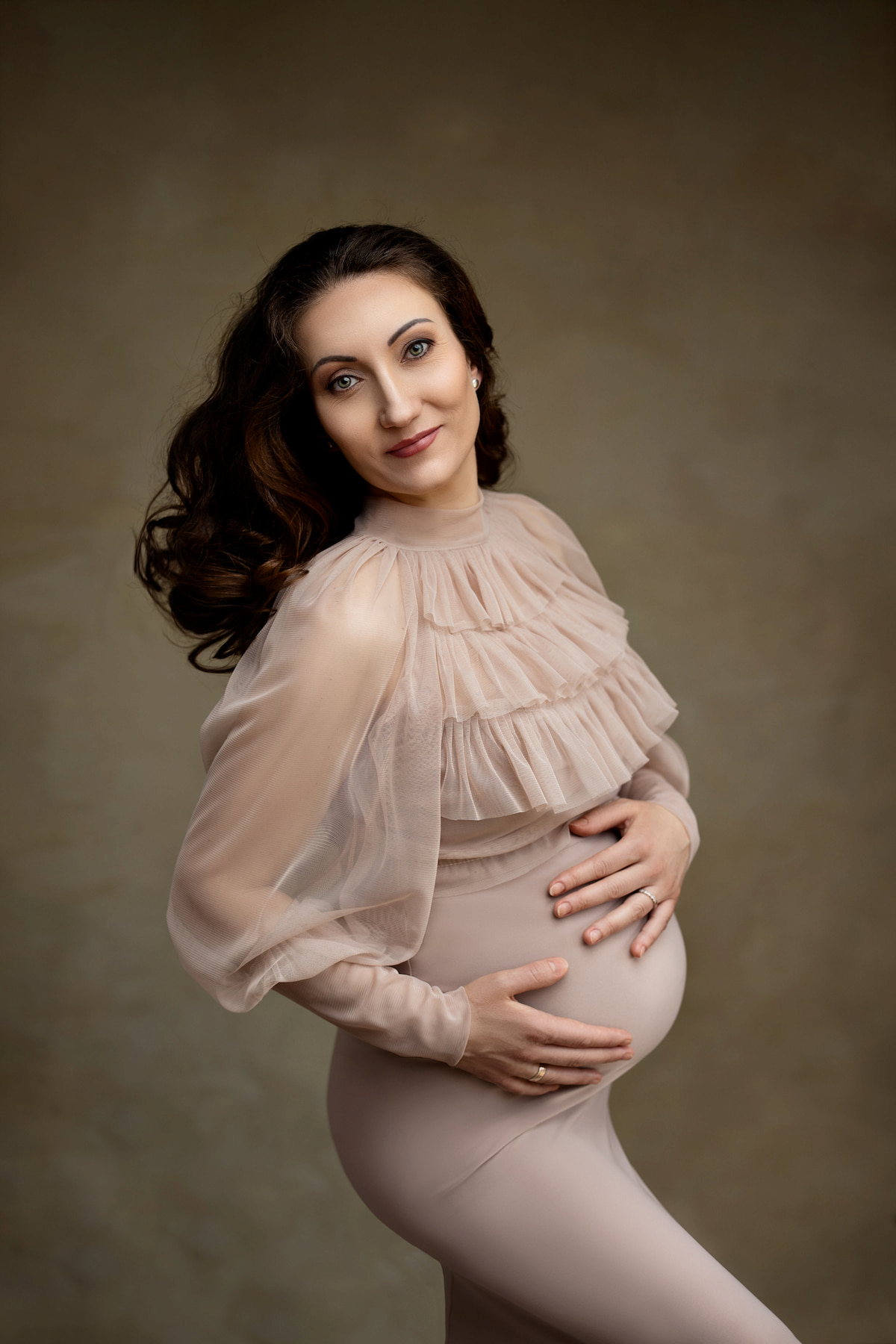 maternity tulle top with long sleeves and high cuffs