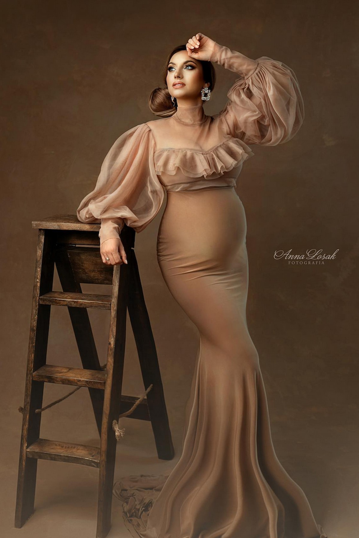 Elegant maternity outfit with puff sleeve tulle blouse and fitted skirt