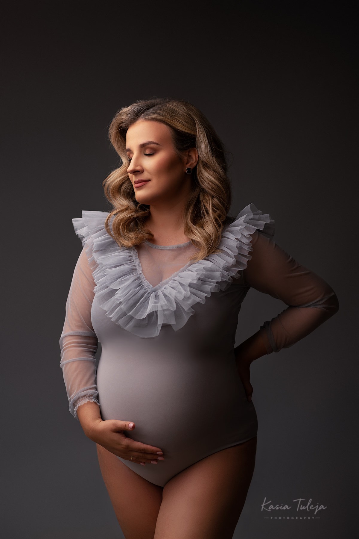 Maternity photoshoot with tulle top and boat neckline