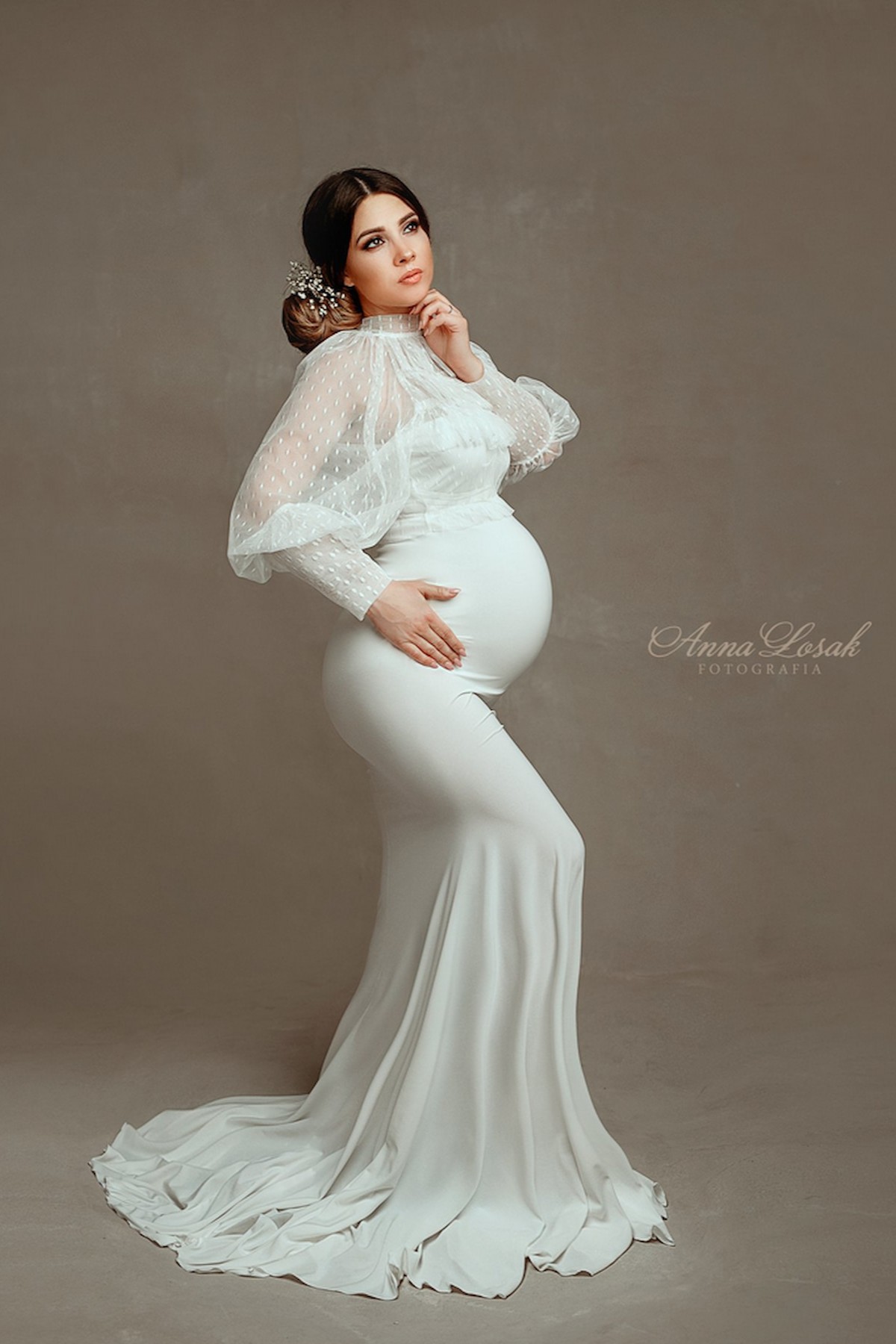 Elegant pregnancy photoshoot styling with puff sleeve tulle blouse