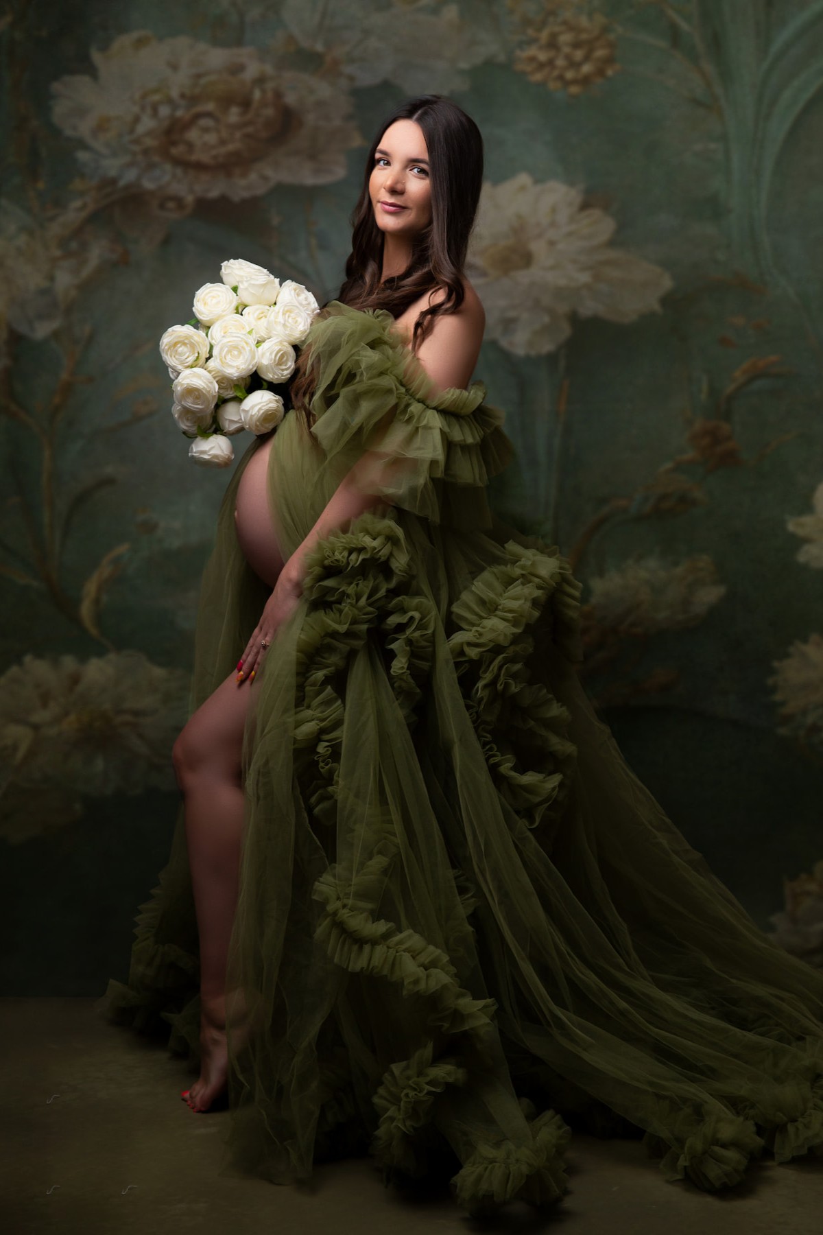 Maternity photoshoot styling with Kara dress and bouquet of white flowers